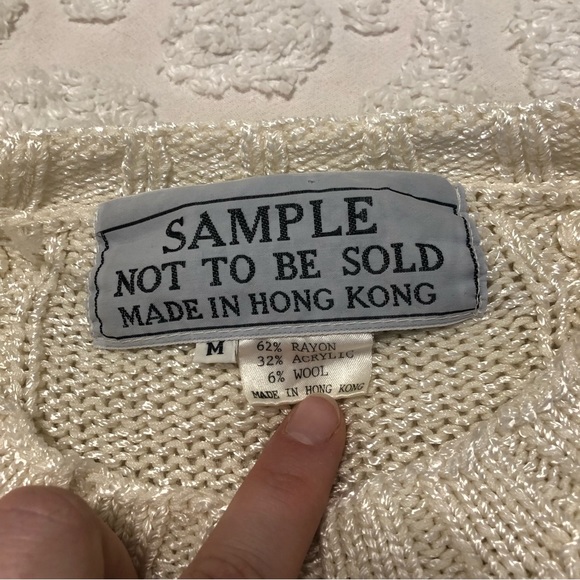 🌸 vtg cable knit sweater with pansies - Picture 6 of 12